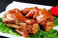 給袋式包裝機(jī)可包豬蹄、蝦滑等食品，多頭稱包裝機(jī)